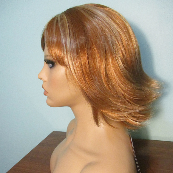 8" two tone blonde flip WIG by MAGIC TOUCH - Picture 5 of 8
